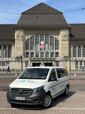 DadiLiner vor dem Hauptbahnhof Darmstadt
