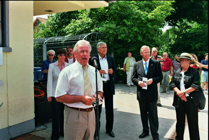 Bürgermeister Karl Hartmann begrüßt die Gäste in Reinheim